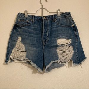 Good American Bombshell Denim Shorts Size 29